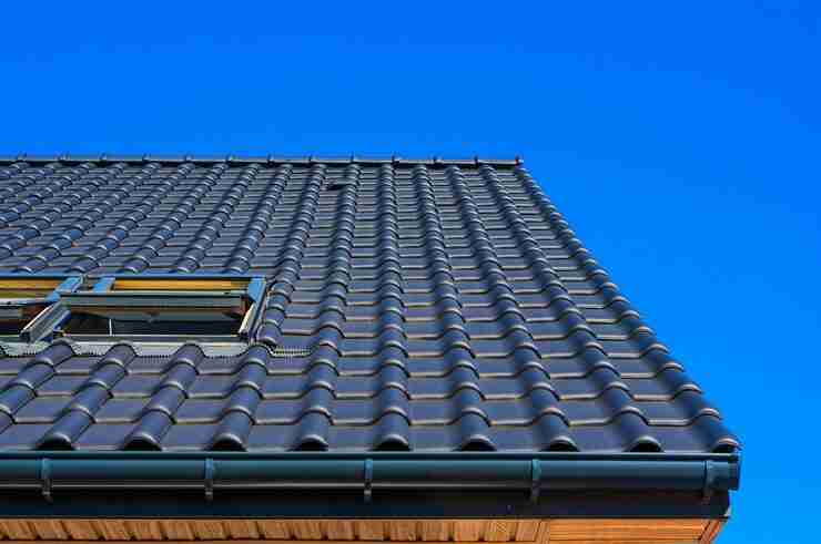 Metal Roofing vs Asphalt Shingles: Which Performs Better in Idaho Weather?